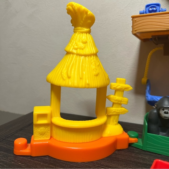 Fisher-Price Little People Big Animal Zoo 5 LP figures and Fence - Picture 6 of 12